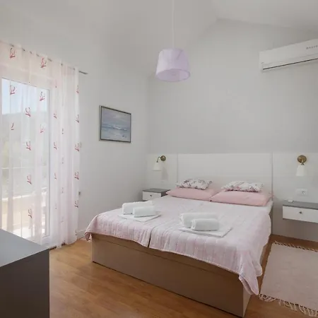 House Luna In With Private Pool (adults Only)