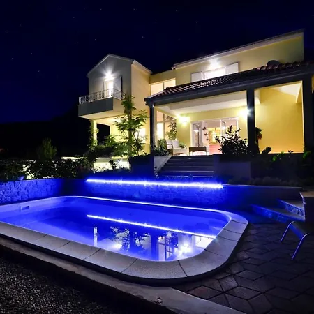 House Luna In With Private Pool (adults Only) Makarska