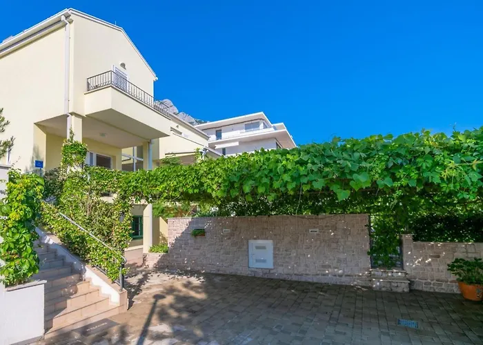 House Luna In With Private Pool (adults Only) Makarska