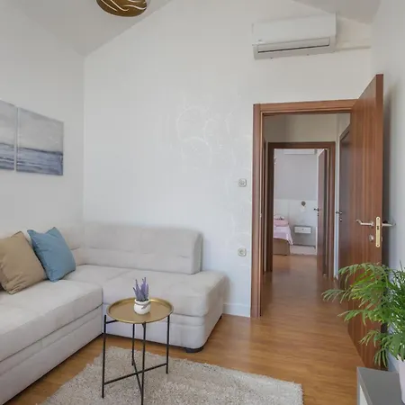 House Luna In With Private Pool (adults Only) Вілла