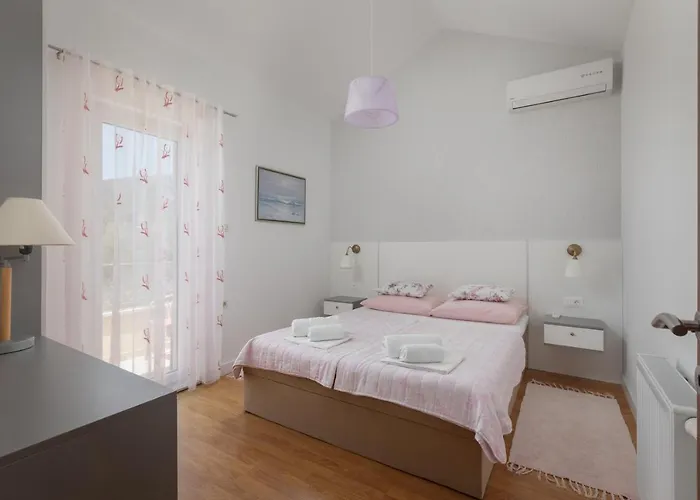 House Luna In With Private Pool (adults Only)