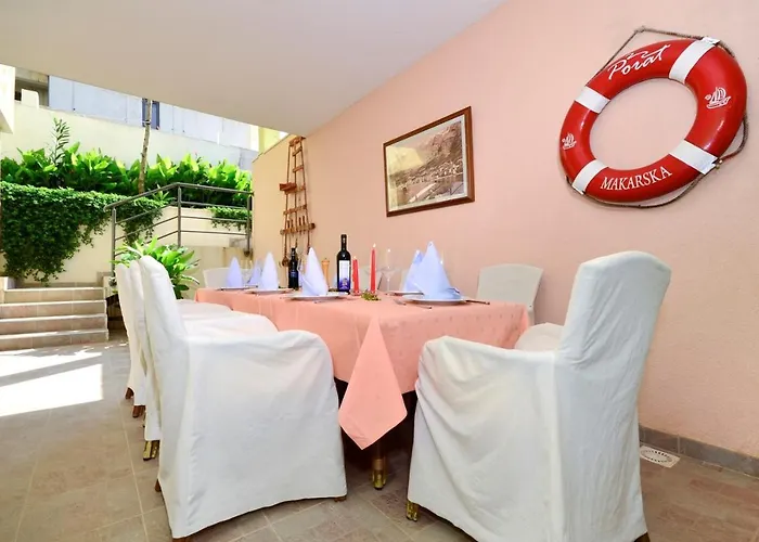 House Luna In With Private Pool (adults Only) Makarska