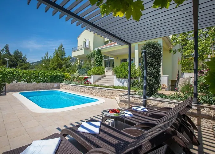 House Luna In With Private Pool (adults Only)