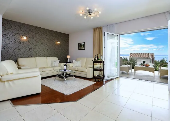 House Luna In With Private Pool (adults Only)